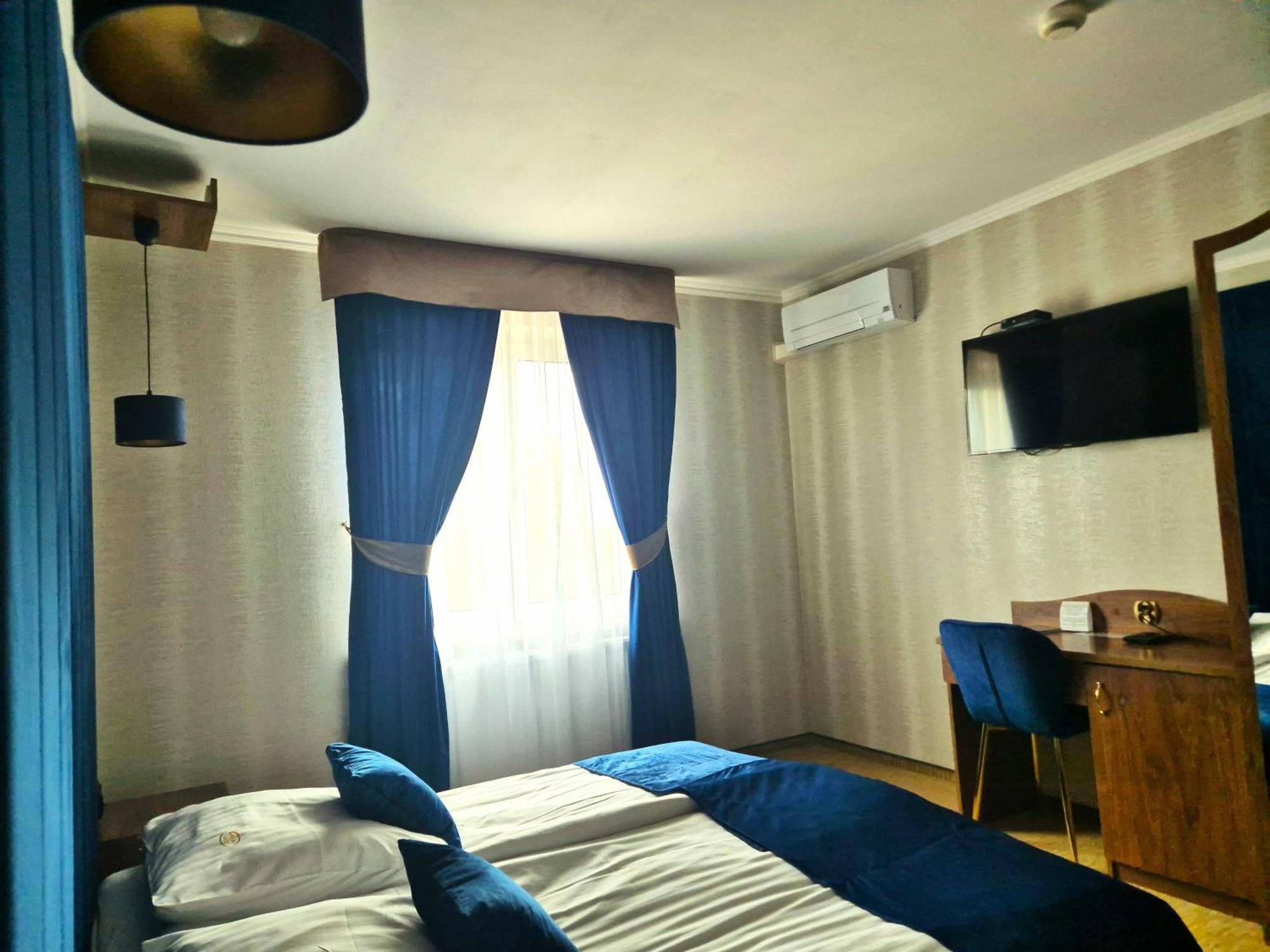 Dworek Nad Stawem & Laznia Piwna Ostrow Mazowiecka Exterior photo